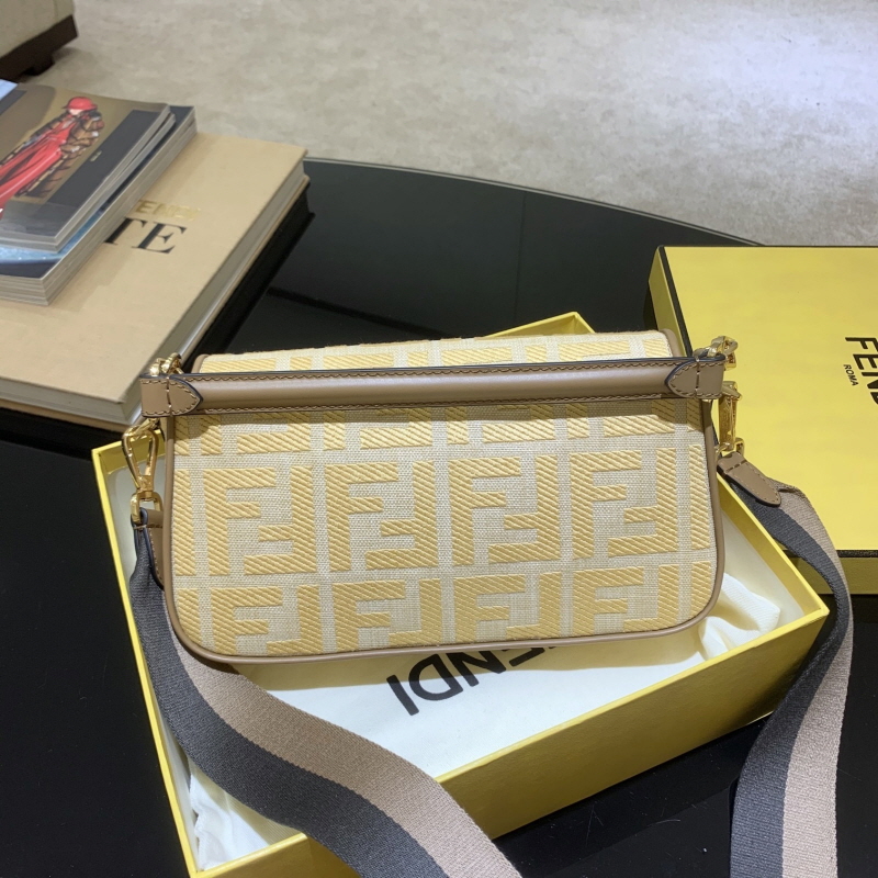 Fendi_내추럴 스트로 가방 thumbnail