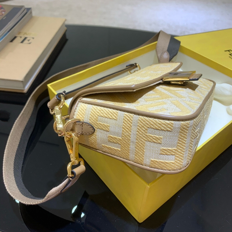 Fendi_내추럴 스트로 가방 thumbnail