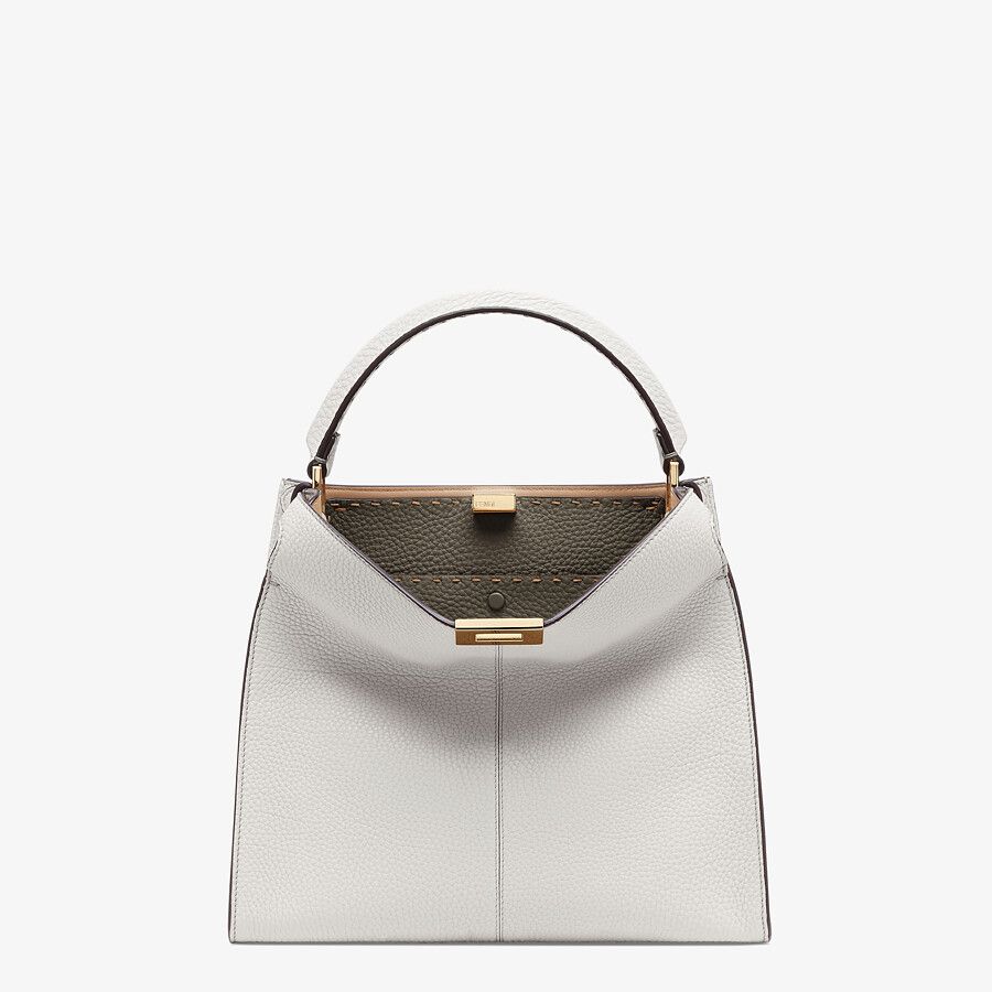Fendi_라이트 그레이 컬러의 셀러리아 가죽 백