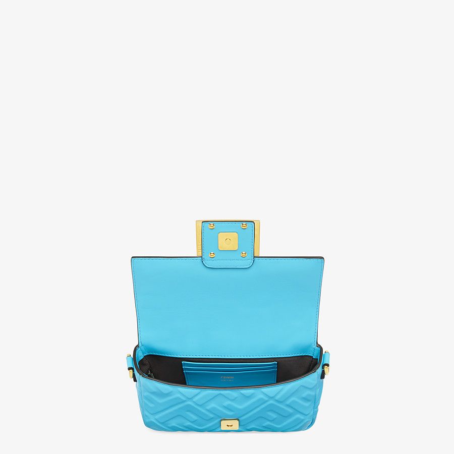 Fendi_라이트 블루 컬러의 FF 시그니처 나파 가죽 백