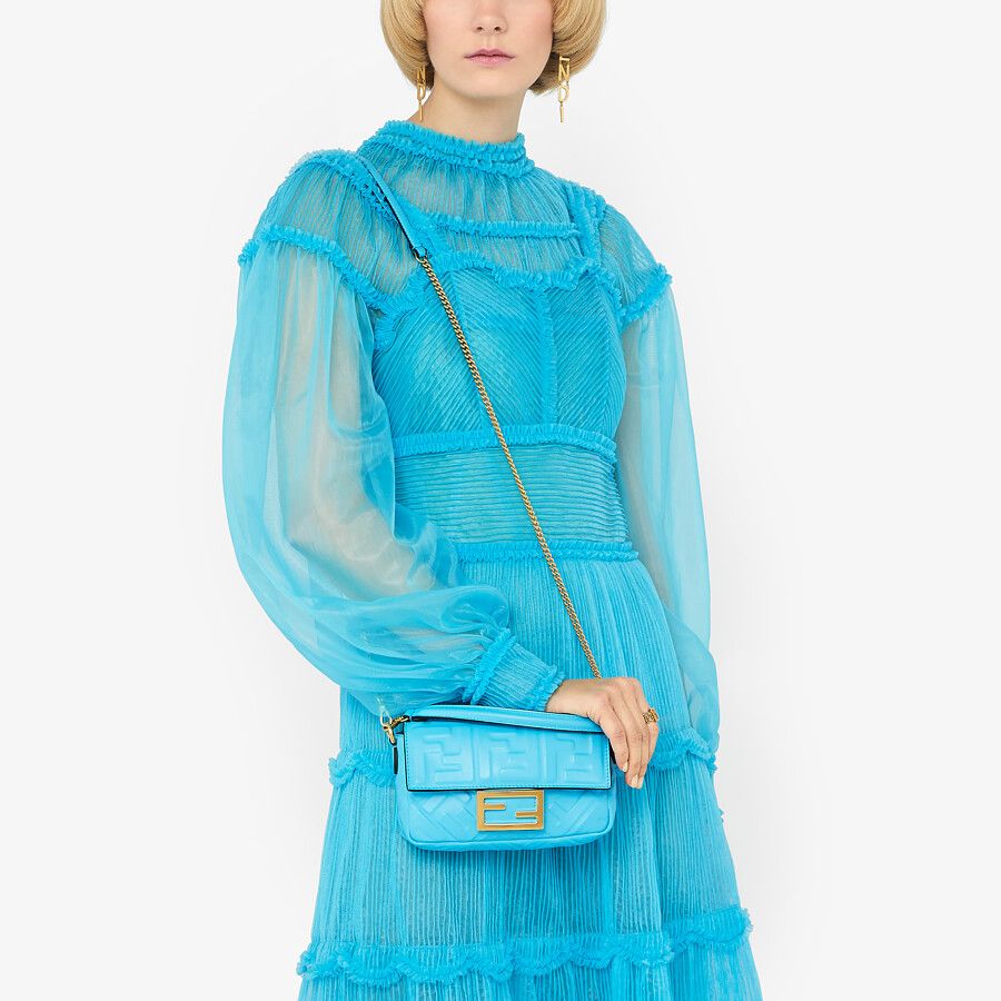 Fendi_라이트 블루 컬러의 나파 가죽 백
