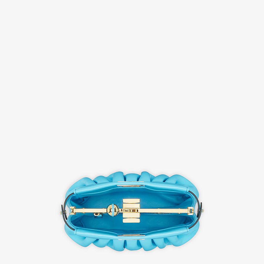 Fendi_라이트 블루 컬러의 나파 가죽 포셰트