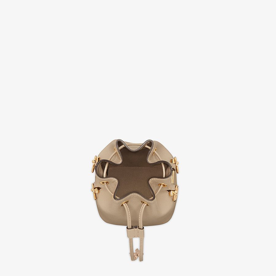 Fendi_베이지 컬러의 가죽 미니 백