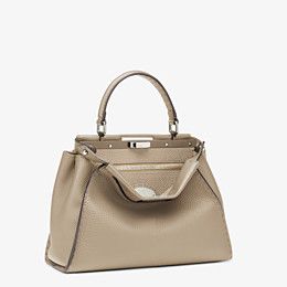 Fendi_베이지 컬러의 셀러리아 가죽 백