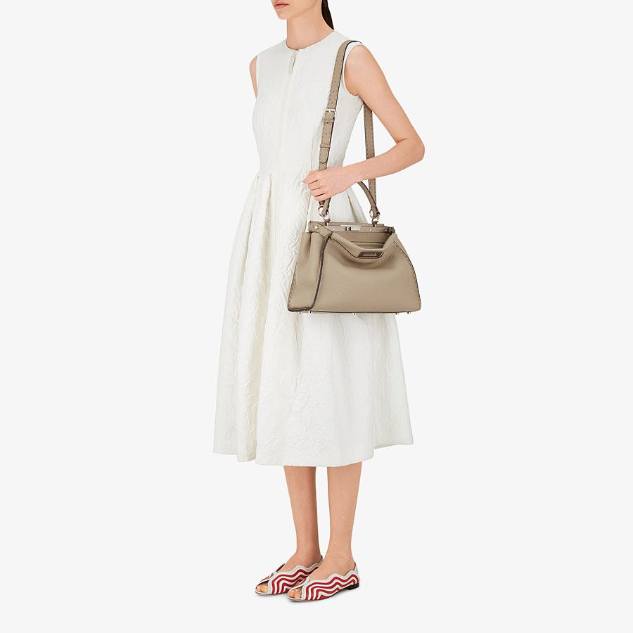 Fendi_베이지 컬러의 셀러리아 가죽 백
