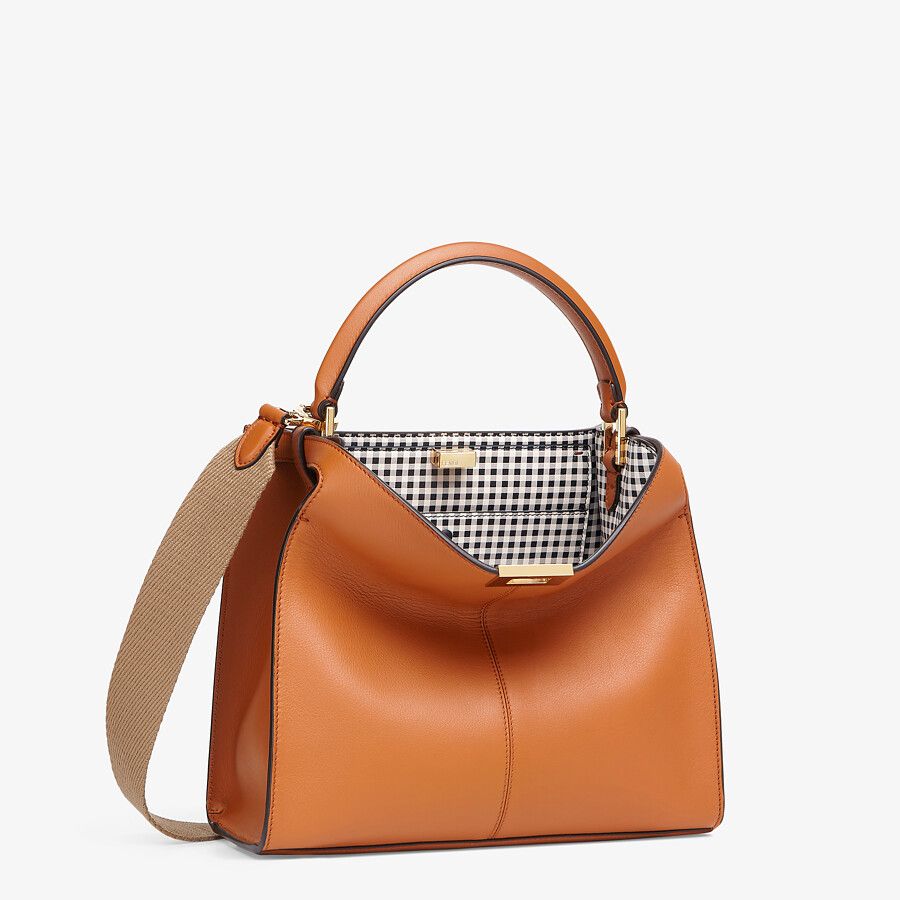 Fendi_브라운 컬러의 가죽 및 비쉬 백