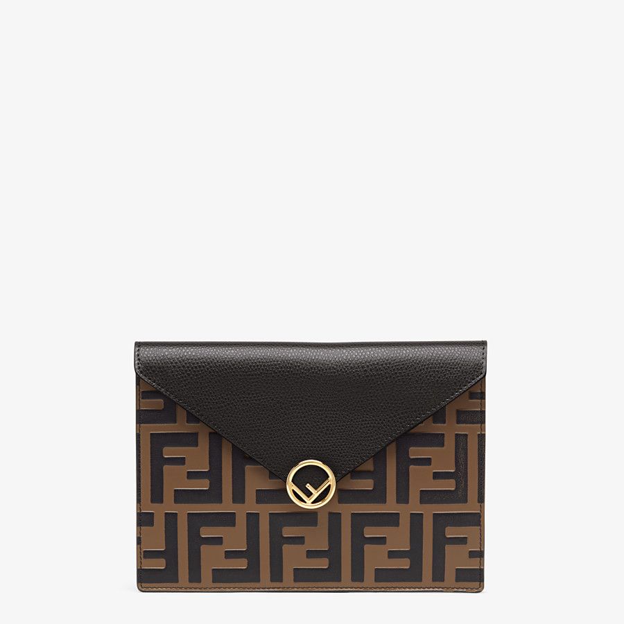 Fendi_브라운 컬러의 가죽 파우치