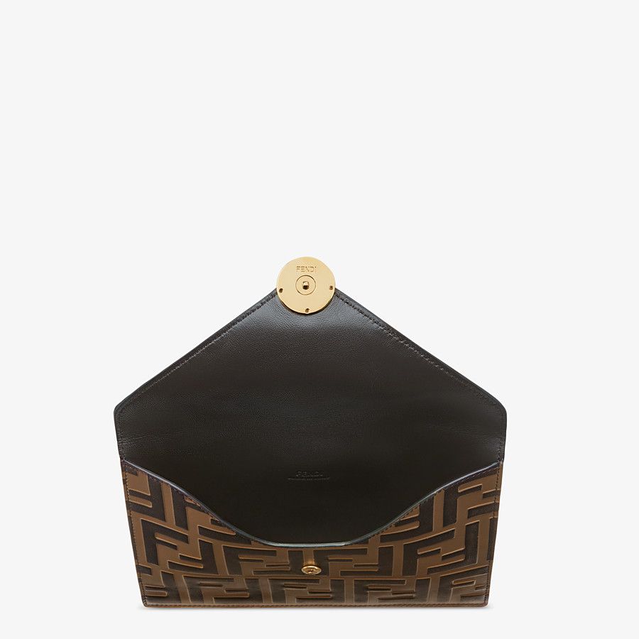 Fendi_브라운 컬러의 가죽 포셰트