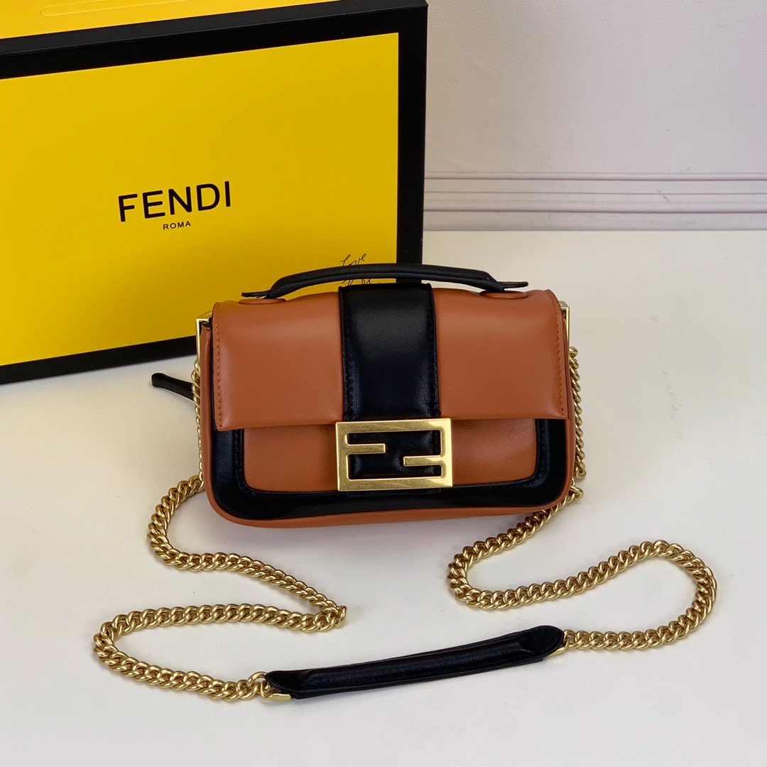 Fendi_브라운과 블랙 나파 가죽 백 thumbnail