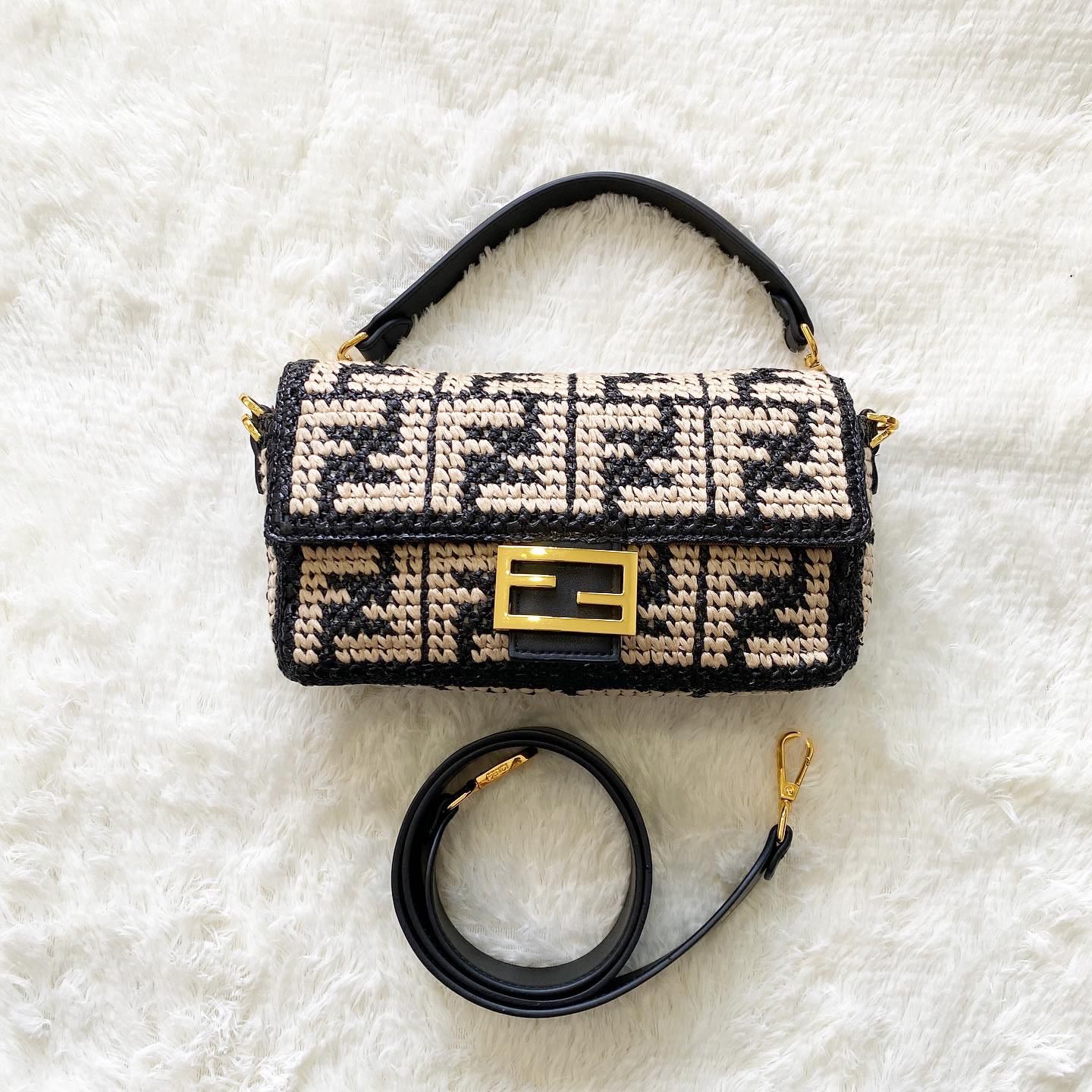 Fendi_블랙 FF 라피아 백 thumbnail
