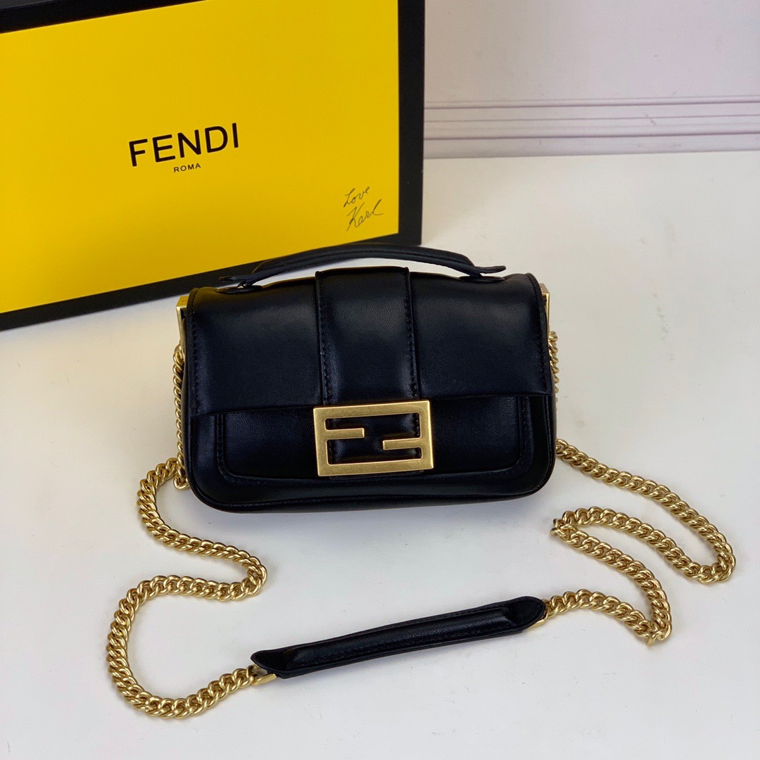 Fendi_블랙 나파 가죽 미니백