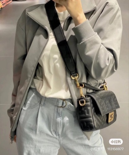 Fendi_블랙 나파 가죽 백