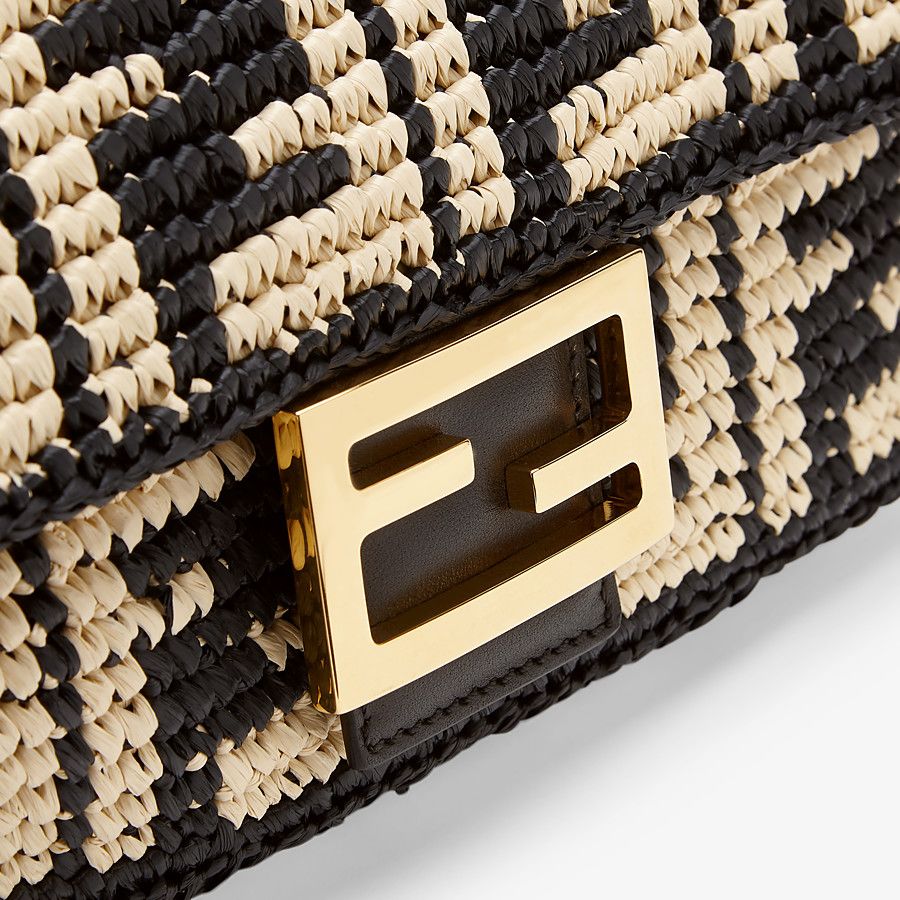 Fendi_블랙 라피아 FF 백 thumbnail