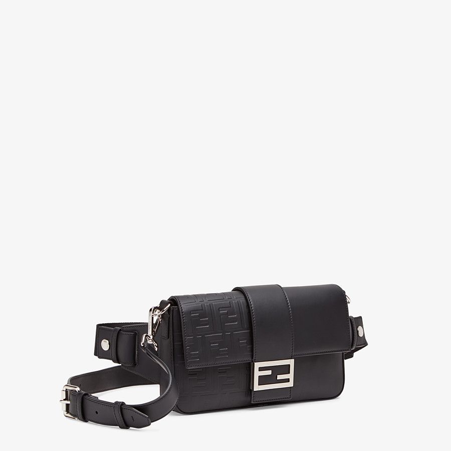 Fendi_블랙 컬러의 송아지 가죽 가방