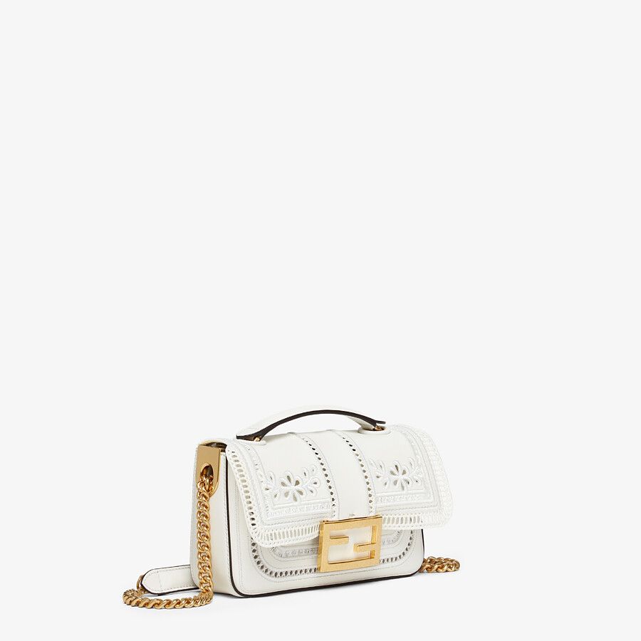 Fendi_자수 화이트 가죽 백