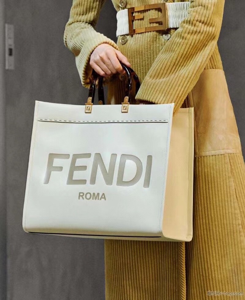 Fendi_화이트 가죽 쇼퍼 thumbnail