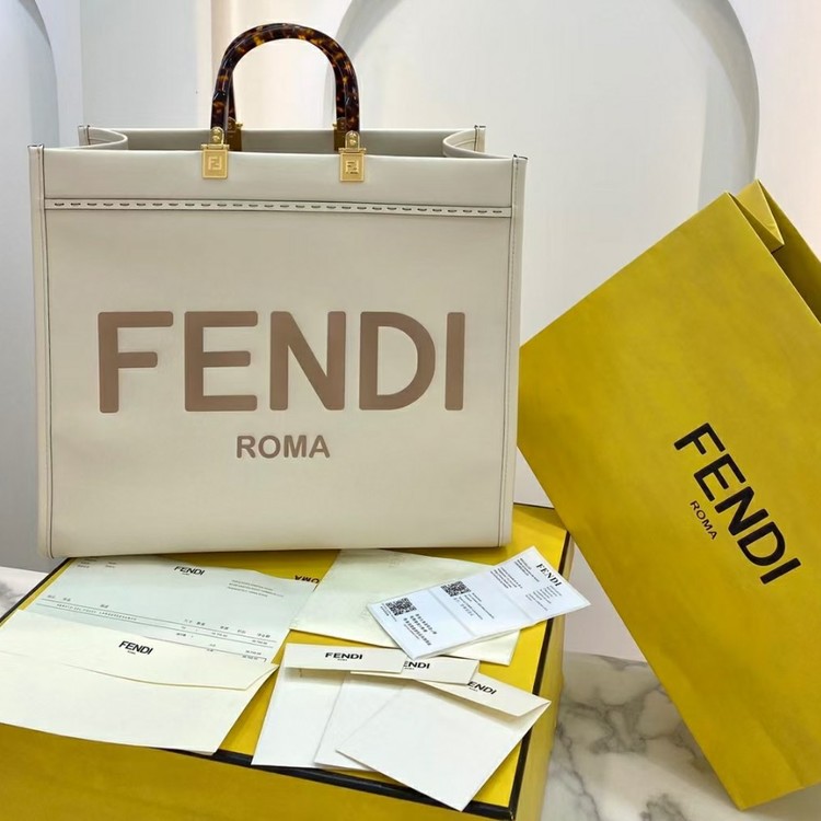 Fendi_화이트 가죽 쇼퍼 thumbnail