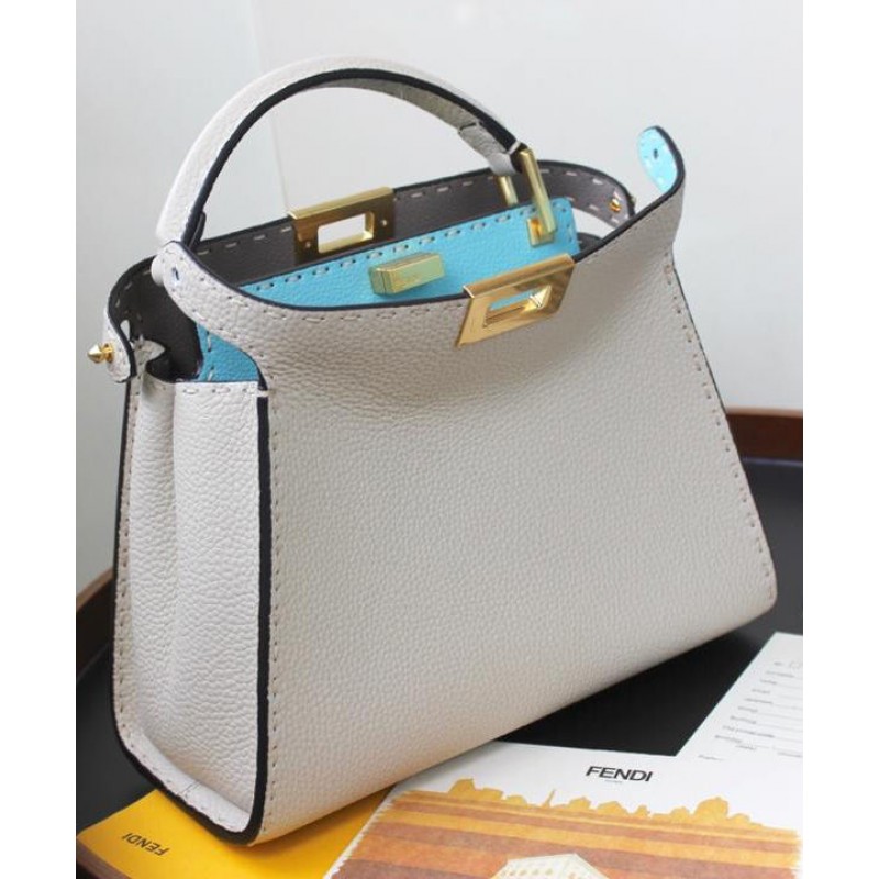 Fendi_화이트 컬러의 셀러리아 가죽 백 thumbnail