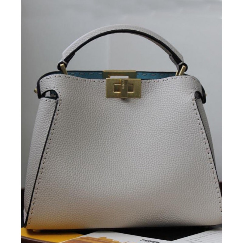 Fendi_화이트 컬러의 셀러리아 가죽 백