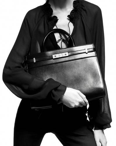 SaintLaurent_manhattan small shopping in shiny crocodile-embossed leather thumbnail