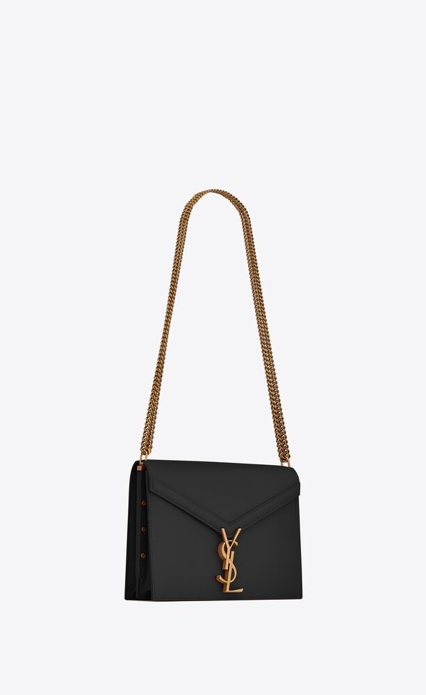 SaintLaurent_그랑 드 뿌드르 엠보스드 가죽 소재의 cassandra 모노그램 클래스프 백