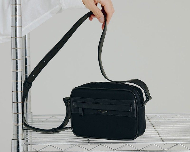 SaintLaurent_나일론과 양가죽 소재의 camp 카메라 백 thumbnail