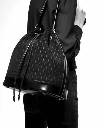 SaintLaurent_데님과 스웨이드 소재의 monogram 올오버 버킷백 thumbnail