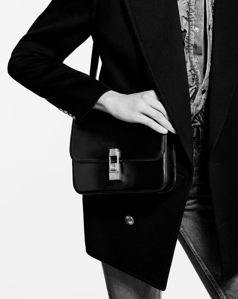 SaintLaurent_박스 생 로랑 가죽 소재의 까레 사첼백 thumbnail