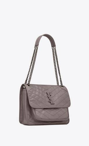 SaintLaurent_블랙 가죽 소재의 크링클드 퀼티드 라지 니키 체인 백 thumbnail
