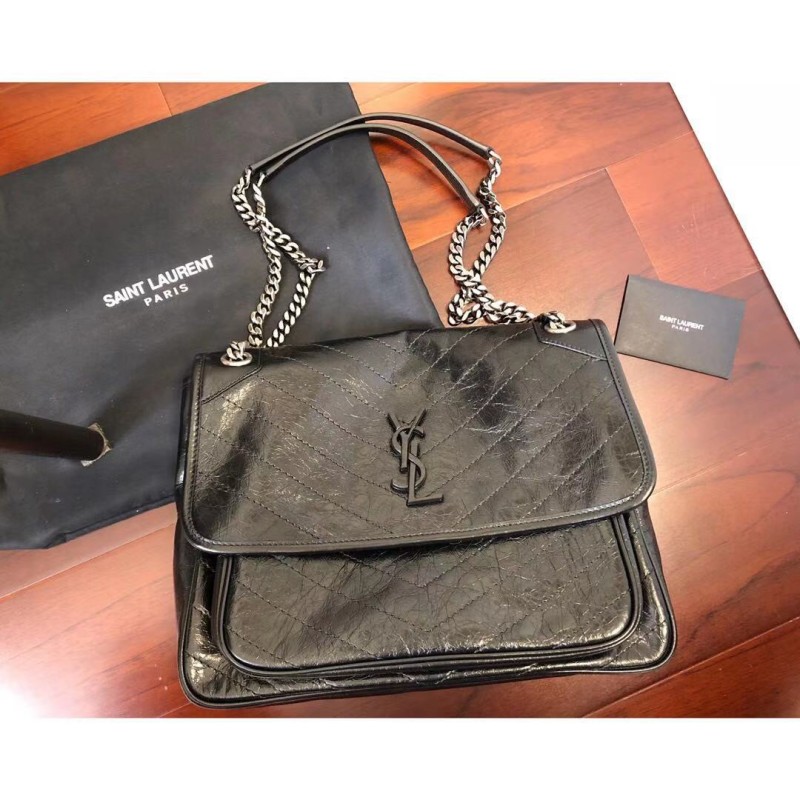 SaintLaurent_블랙 가죽 소재의 크링클드 퀼티드 라지 니키 체인 백 thumbnail