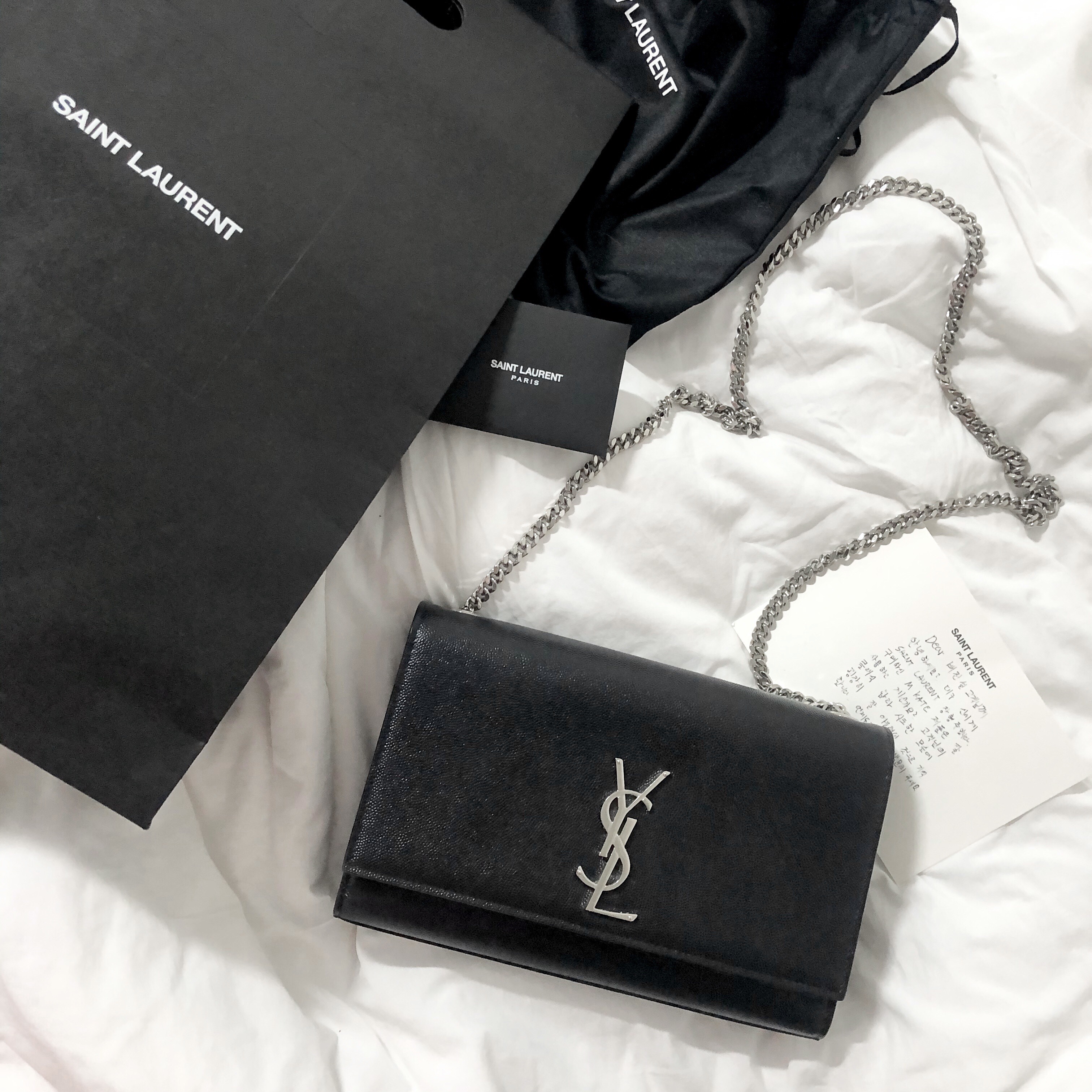 SaintLaurent_블랙 그랑 드 뿌드르 텍스처드 가죽 소재의 클래식 미디엄 케이트 사첼 백 thumbnail