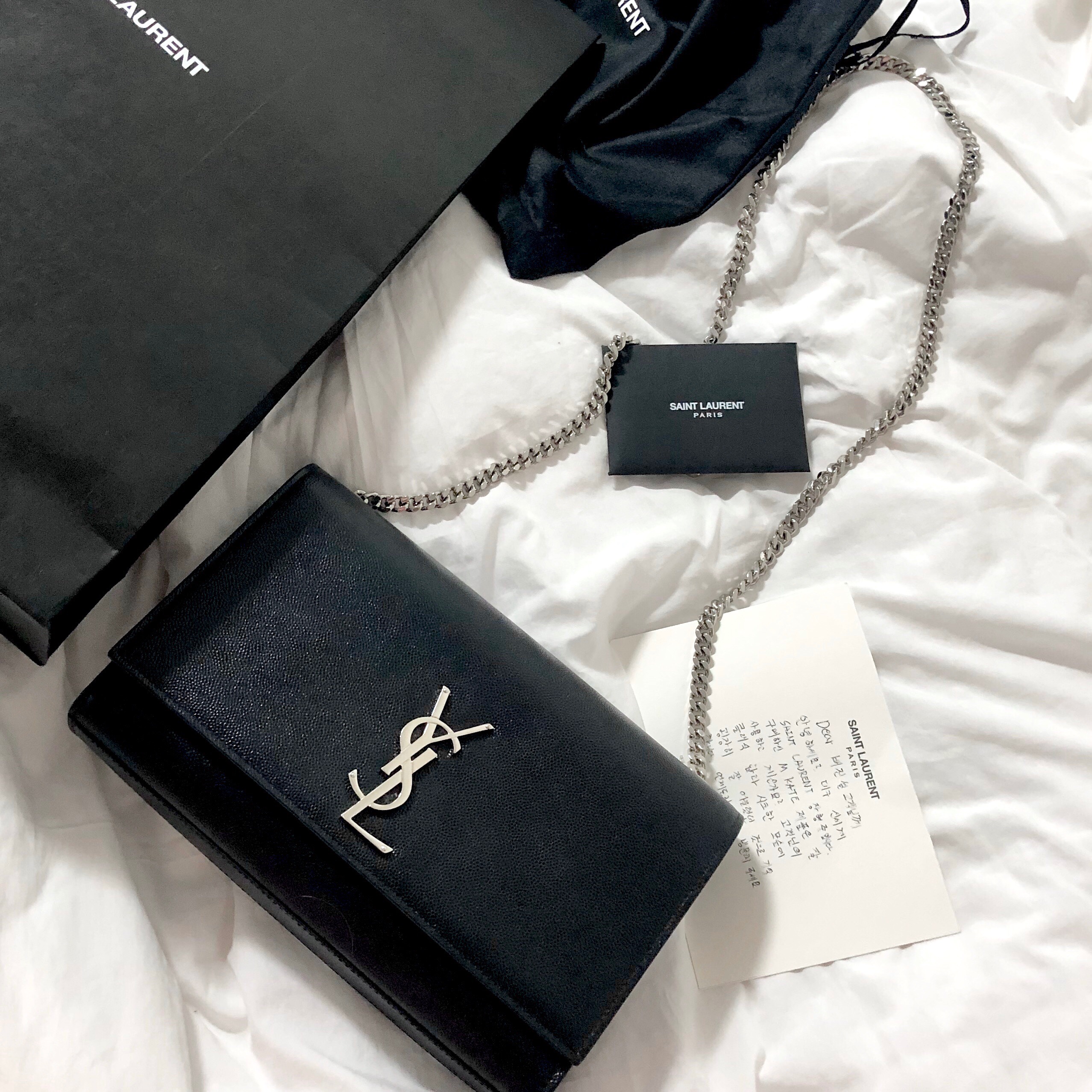 SaintLaurent_블랙 그랑 드 뿌드르 텍스처드 가죽 소재의 클래식 미디엄 케이트 사첼 백 thumbnail