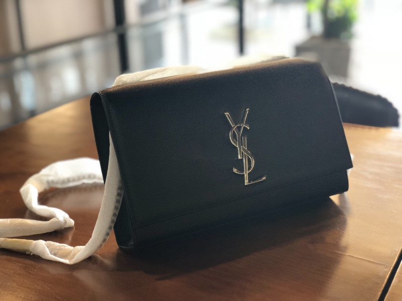SaintLaurent_블랙 그랑 드 뿌드르 텍스처드 가죽 소재의 클래식 미디엄 케이트 사첼 백 thumbnail