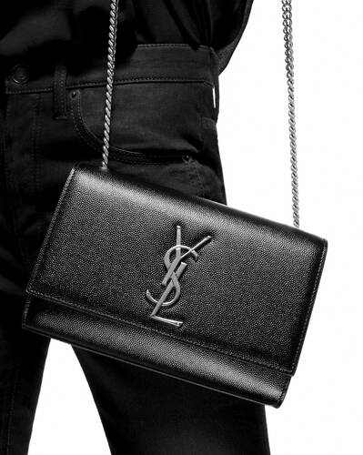 SaintLaurent_블랙 그랑 드 뿌드르 텍스처드 가죽 소재의 클래식 스몰 모노그램 생 로랑 사첼 백
