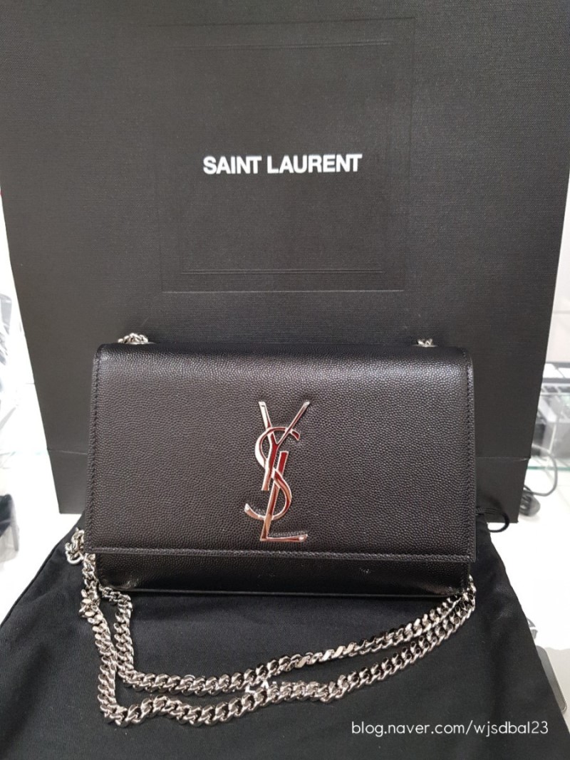 SaintLaurent_블랙 그랑 드 뿌드르 텍스처드 가죽 소재의 클래식 스몰 모노그램 생 로랑 사첼 백