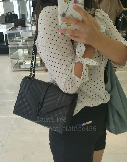 SaintLaurent_블랙 그랑 드 뿌드르 텍스처드 믹스드 마틀라세 가죽 소재의 클래식 미디엄 모노그램 생 로랑 사첼 백 thumbnail