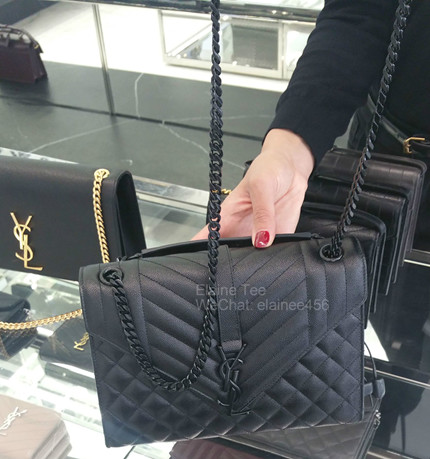 SaintLaurent_블랙 그랑 드 뿌드르 텍스처드 믹스드 마틀라세 가죽 소재의 클래식 미디엄 모노그램 생 로랑 사첼 백 thumbnail