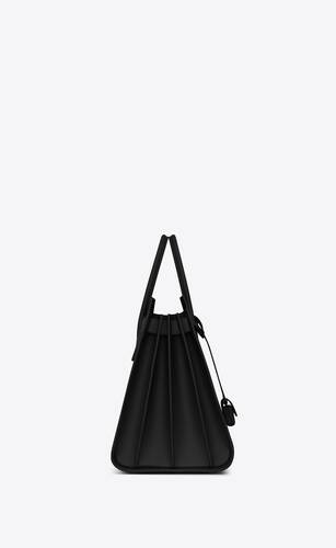 SaintLaurent_블랙 그레인드 가죽 소재의 라지 삭 드 주르 캐리 올 백