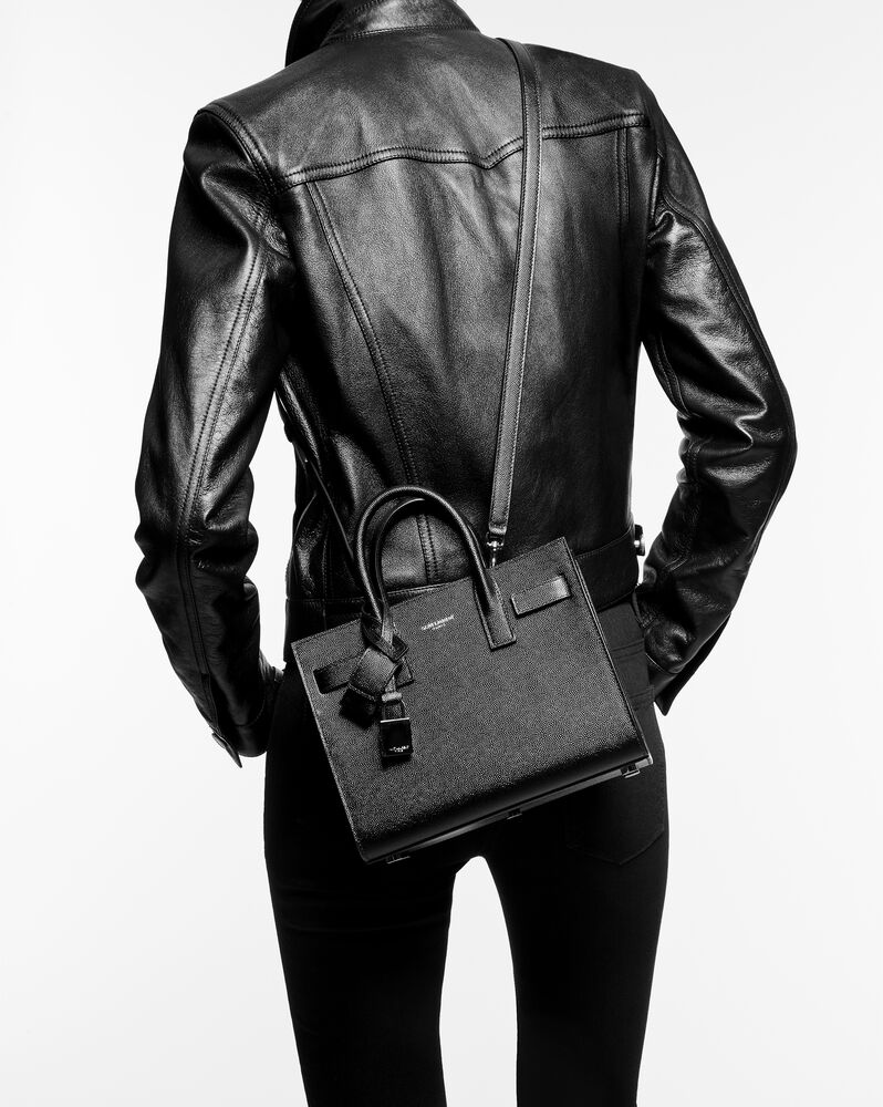 SaintLaurent_블랙 그레인드 가죽 소재의 삭 드 주르 서플 노스 사우스 토트