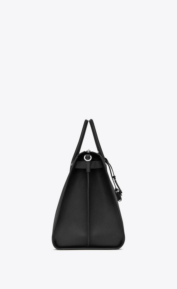 SaintLaurent_블랙 그레인드 가죽 소재의 삭 드 주르 소프트 72h 더플 백
