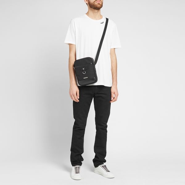 SaintLaurent_블랙 나일론 캔버스 및 블랙 가죽 소재의 리빙턴 파우치