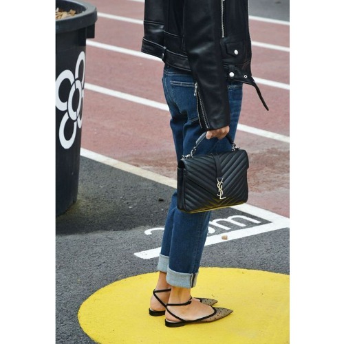 SaintLaurent_블랙 마틀라세 가죽 소재의 클래식 미디엄 컬리지 모노그램 생 로랑 사첼 백 thumbnail