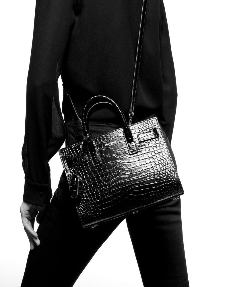 SaintLaurent_블랙 악어 무늬가 새겨진 가죽 소재의 클래식 나노 삭 드 주르 백