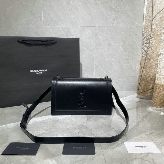 SaintLaurent_스무스 가죽 소재의 book 백 thumbnail