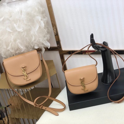 SaintLaurent_스무스 빈티지 가죽 소재의 kaia 미니 샤첼백 thumbnail