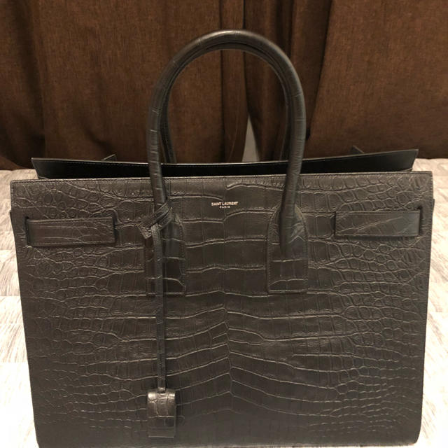 SaintLaurent_크로커다일 무늬가 새겨진 블랙 가죽 소재의 라지 삭 드 주르 캐리 올 백 thumbnail