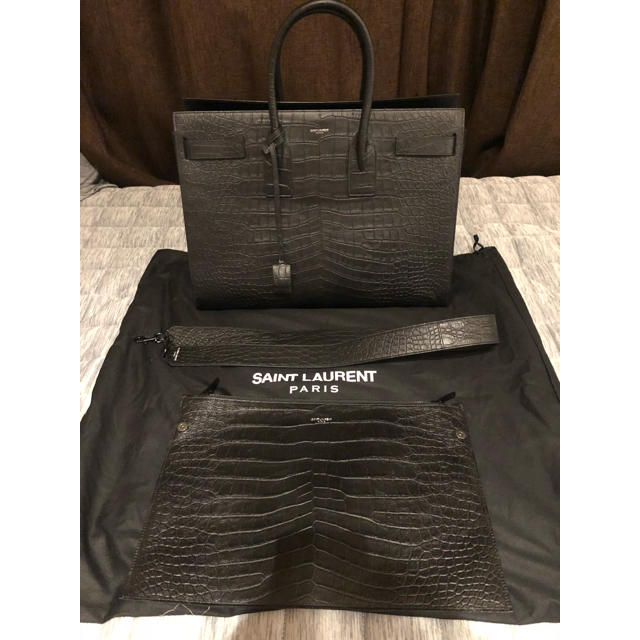 SaintLaurent_크로커다일 무늬가 새겨진 블랙 가죽 소재의 라지 삭 드 주르 캐리 올 백 thumbnail