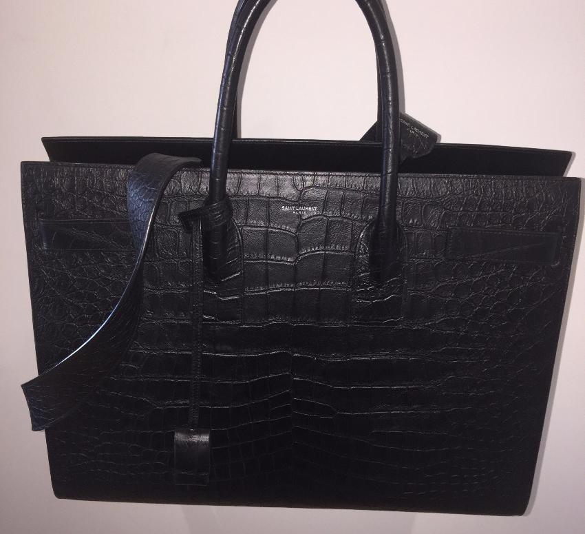 SaintLaurent_크로커다일 무늬가 새겨진 블랙 가죽 소재의 라지 삭 드 주르 캐리 올 백 thumbnail