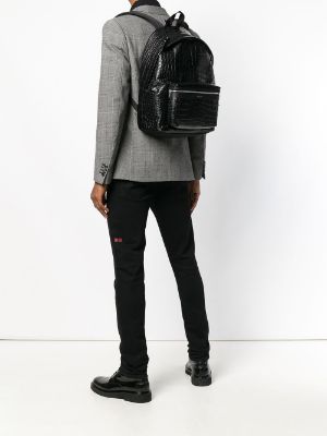 SaintLaurent_크로커다일 무늬가 새겨진 블랙 가죽 소재의 클래식 헌팅 백팩