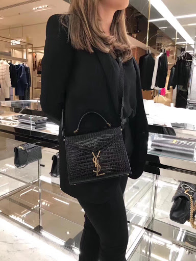 SaintLaurent_크로커다일 엠보스드 가죽 소재의 cassandra 미니 탑 핸들 백 thumbnail